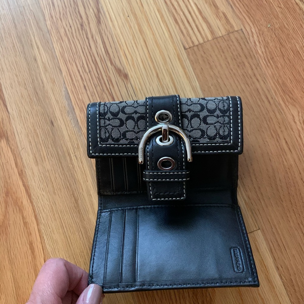 Coach Wallet Trifold w box - brand new